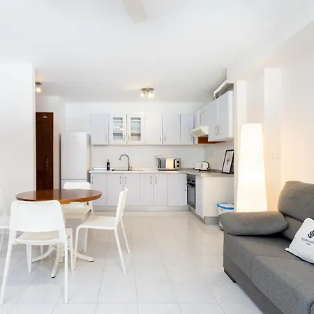 Apartment, & Bright Διαμέρισμα Ελ Μέντανο